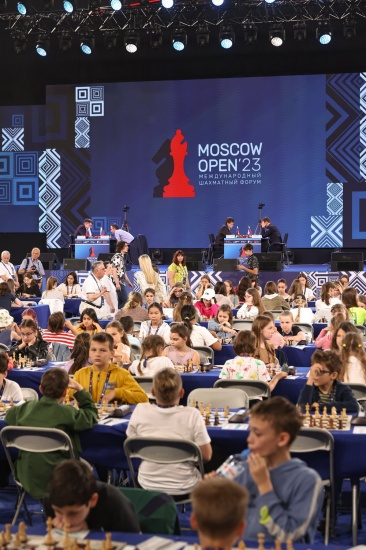 https://open.moscowchess.org/stat/pic/picgal-big-3057.jpg